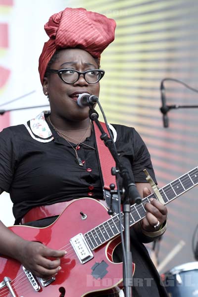 MELISSA LAVEAUX - 2013-07-19 - PARIS - Parvis de l'Hotel de Ville - 